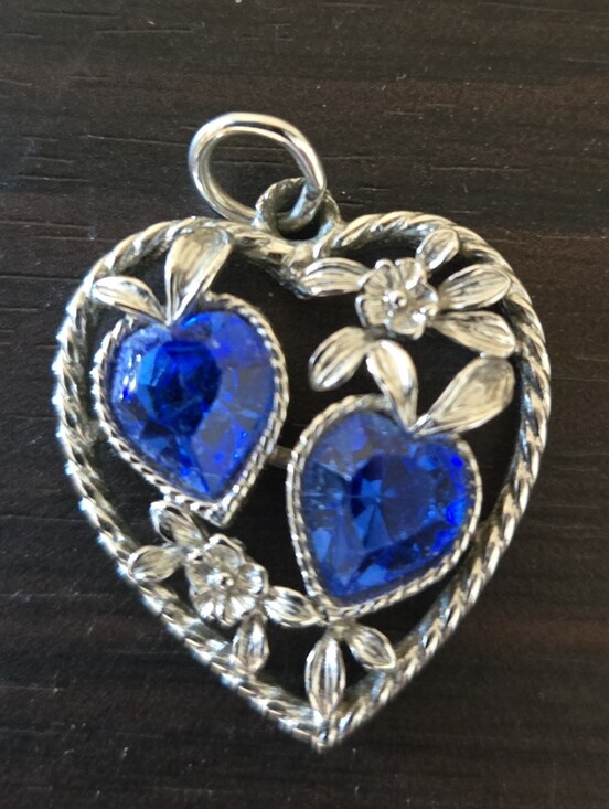 Sarah Coventry Jewelry - This is a vintage Sarah Coventry "Love Story" pendant